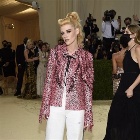 Kristen Stewart En La Met Gala Alfombra Roja De La Met Gala Foto En Bekia Actualidad