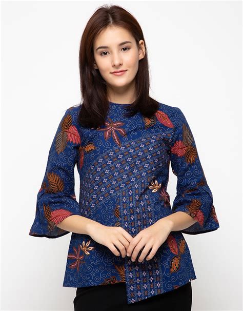 10 Gaya Terbaru Model Baju Batik Atasan Wanita Kantor Elegan Baju Batik