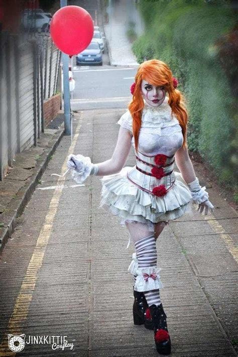 These Pennywise Cosplays Will Both Intrigue And Confuse You Cosplay Costumes Clown Halloween