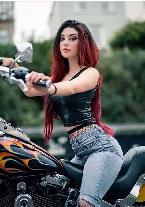 motard sexy biker girl outfits chicks on bikes mädchen in bikinis biker lifestyle motorbike