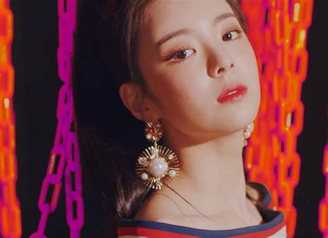 View latest posts and stories by @lia.itzy itzy lia (있지 리아) ❤ midzy in instagram. Yeji (ITZY) Profile - K-Pop Database / dbkpop.com