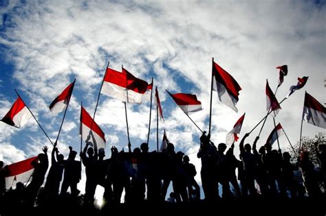 Gerakan Pembagian 10 Juta Bendera Merah Putih Dilakukan Di Kabupaten
