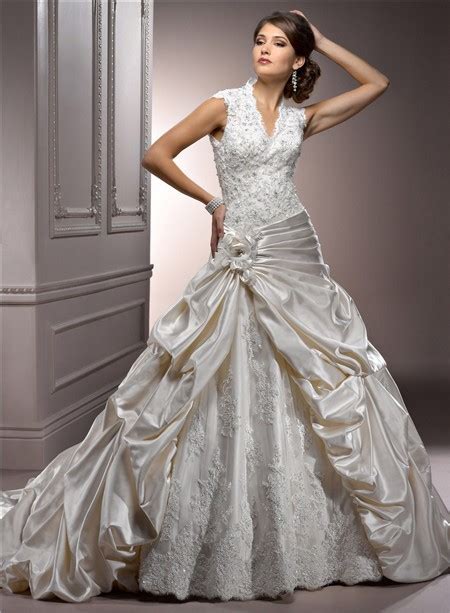 If you are thinking lace, or maybe chiffon, the ball gown of your wedding dress is sure to stand out. Ball Gown Sleeveless Champagne Satin Lace Beaded Wedding ...