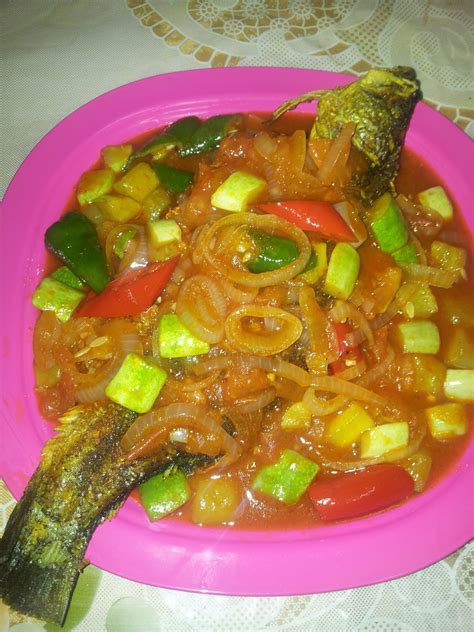 The sweet, sour and spicy fish are a common dish available in almost any malay cuisine restaurant in malaysia. MemBebeL DalaM DiaM: Ikan Siakap Tiga Rasa