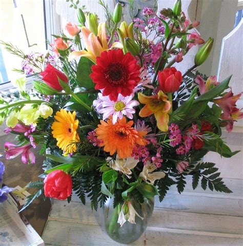 Different Colored Flower Arrangements With Pretty Vase Myarrangement
