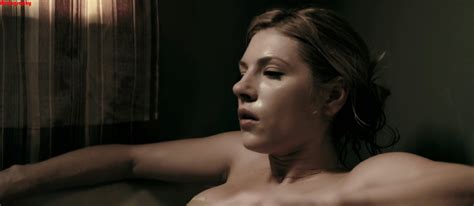Katheryn Winnick Nude Tits Showing While Bathing Hot Nude Celebrities Sexy Naked Pics