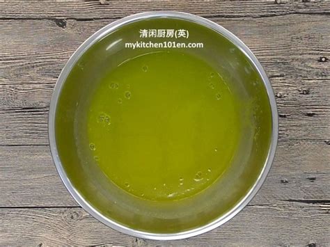 Balik dari pejabat dah lewat sebab jalan yang sesak kerana hujan lebat. Vegan Pandan Pumpkin Kaya Spread | MyKitchen101en.com