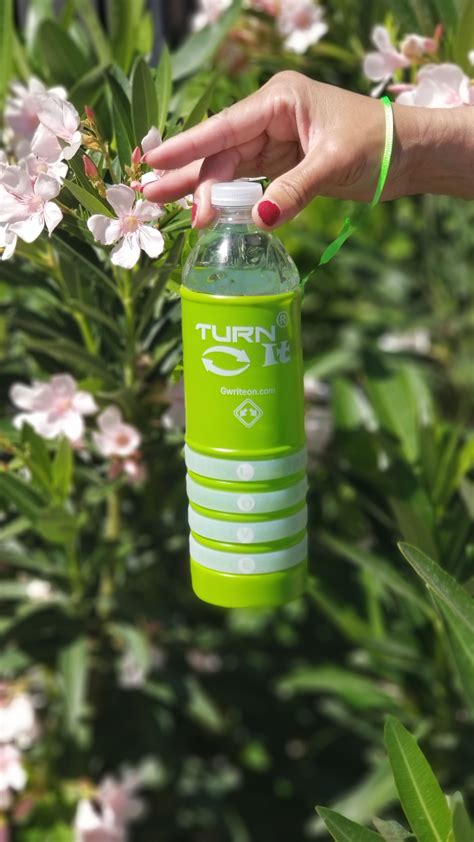TURNIT Green Water Bottle Holder | Bottle holders, Bottle, Green water bottle