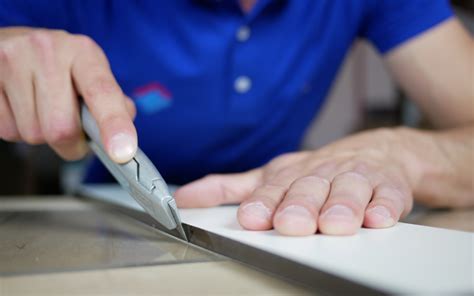 Ich schneide plexiglas mit der kreis oder bandsäge. Acrylglas schneiden leicht gemacht | Acrylglasplattenshop.de