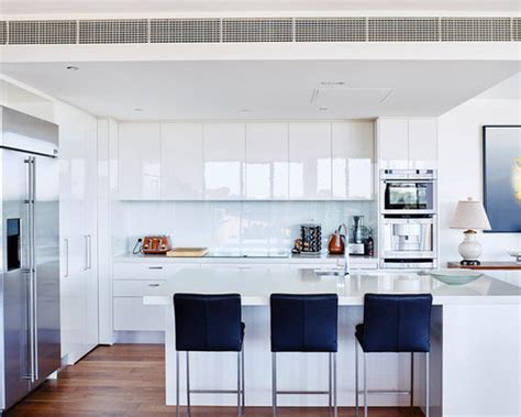The signature flat design and reflective surface can look great in a variety of finishes, from cool whites to vibrant reds. High Gloss White Kitchen | Houzz