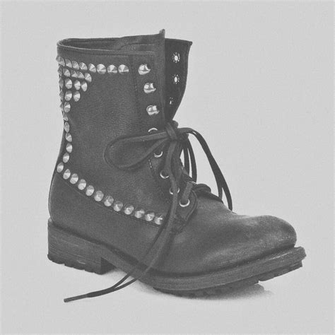 Pin By L A U R A B E T H On H E A D V S H E A R T Boots Winter Boot Shoes