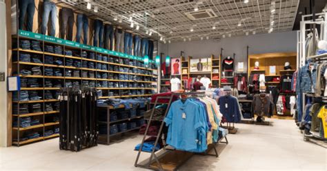 Visual Merchandising In Retail Store Meaning Definition And Techniques