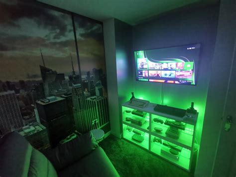 gaming room complete very happy with my little white xbox scrolller