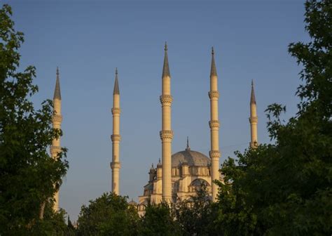 .için kutsal günü ibadet ederek geçirmek isteyenler, regaib kandili günü niyet nasıl edilir, neler yapılır merak ediliyor. Regaip Kandili'nde oruca nasıl niyet edilir, kaç gün ...