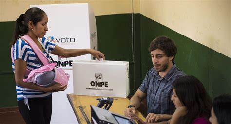 Tras ser pospuestas por la pandemia el pasado 11 de abril, este 15 y 16 de mayo los chilenos pudieron votar, por primera vez en su historia, en un proceso electoral destinado a elegir a las 155 personas que redactarán la nueva constitución, además de alcaldes, concejales y gobernadores. Qué fecha y de qué manera me informarán dónde votar en las ...