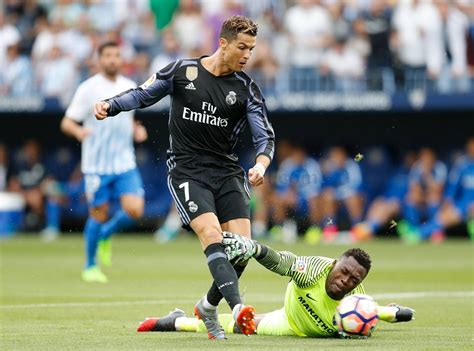 Con los destellos dorados pegados a la piel, el real madrid gana la 34ª liga y la 11ª supercopa de españa. Málaga - Real Madrid La Liga 2017 Champions | Cristiano ...