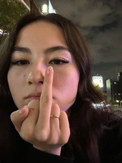 Pov Kyedae Flips You Off Offlinetvgirls Best Wallpapers Android