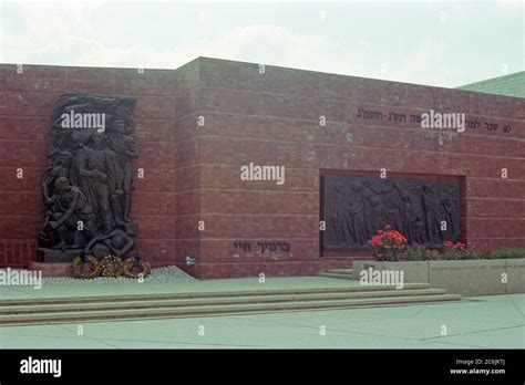 Le mur du ghetto de varsovie Banque de photographies et dimages à