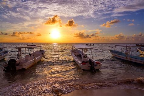 Premium Photo Riviera Maya Sunrise In Caribbean Mexico
