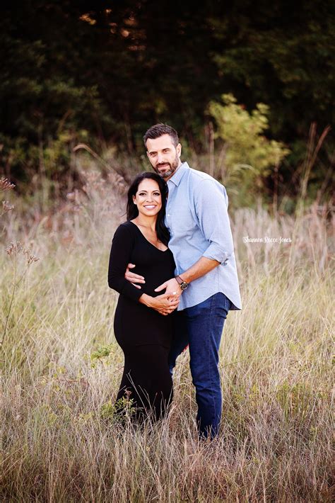 professional outdoor maternity photography