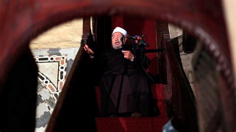Influential Cleric Attempts To Soothe Gulf Rift