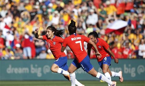 ¡hoy juega la roja ! La roja femenina y su difícil camino en Chile | Radio UC