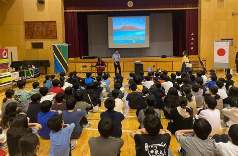the embassy delivers a lecture about tanzania at daisan hino elementary school in tokyo on