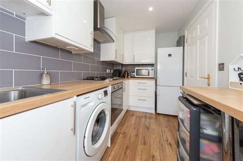 This modernised house is a wonderful condition. 3 Bedroom Town House For Sale In Linden Road, Luton ...