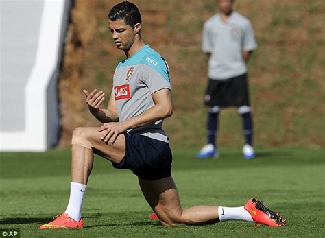 Cristiano Ronaldo Lifts 16 Toyota Prius Cars To Get His Muscle Bound