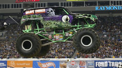 Who Currently Drives Grave Digger Lenny Jenson