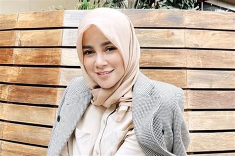Kedapatan Lepas Hijab Olla Ramlan Banjir Teguran Warganet Ayo Semarang