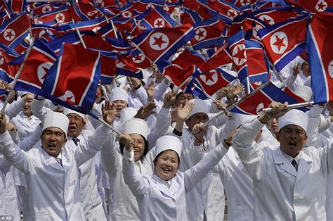North Koreans Have Fun With Kim Jong Un At Parade Daily Mail Online