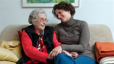 Pflegestufe 3 bekommt sie nciht aber sie braucht eigentlich den ganzen tag hilfe. Zuhause alt werden mit einer 24h Betreuung - Daheim und Froh