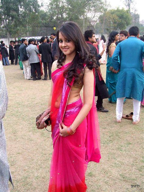 Amazing Picutures Collection Desi Girls Looking Awesome Wearing Latest