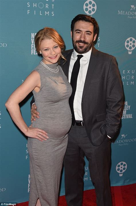 Once Upon A Time S Emilie De Ravin Shows Off Her Post Pregnancy Figure