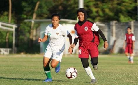 Meski malaysia lebih banyak mendominasi di sisa akhir pertandingan, namun indonesia bisa menjaga keunggulan dan akhirnya meraih tiga poin. Akhiri Uji coba di Sidoarjo, Timnas Wanita Menang 3-0 ...