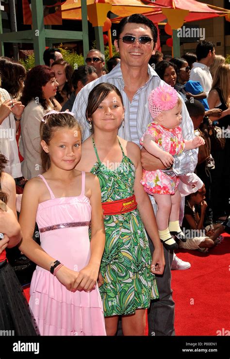 Lou Diamond Phillips Y Sus Hijas Kung Fu Panda Estreno En El Teatro