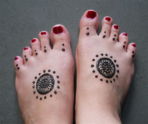 60 gambar motif henna tangan simple terbaru update 2020 sumber : Simple Henna Design for Feet - Instructables