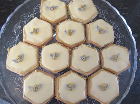 Gbbo 2016 Week 2 Biscuits Honey Bee Biscuits Honeycomb Crunchies