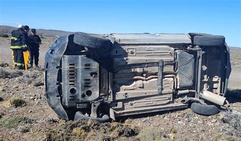 Perito Moreno Padre E Hijo Resultaron Ilesos Tras Volcar Su Auto En La