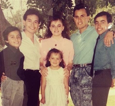 Juan rivera cree que chiquis merece recibir parte de la herencia de jenni porque la ayudó a construir su fortuna. Jenni Rivera & Her siblings and her dad ! | Jenni rivera ...