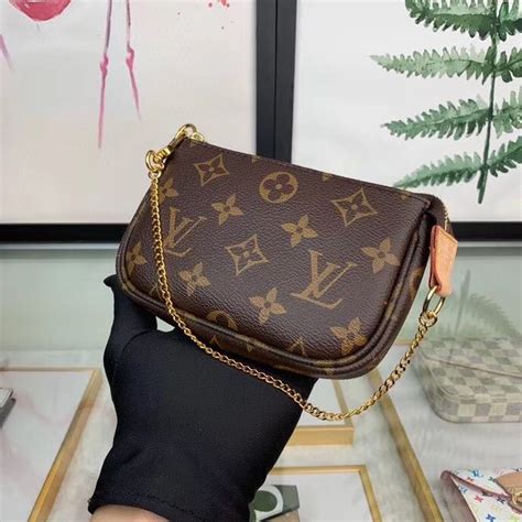 Lv Mini Pochette Bag