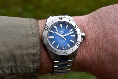 Hands On 2022 Tag Heuer Aquaracer Professional 200 In 40mm