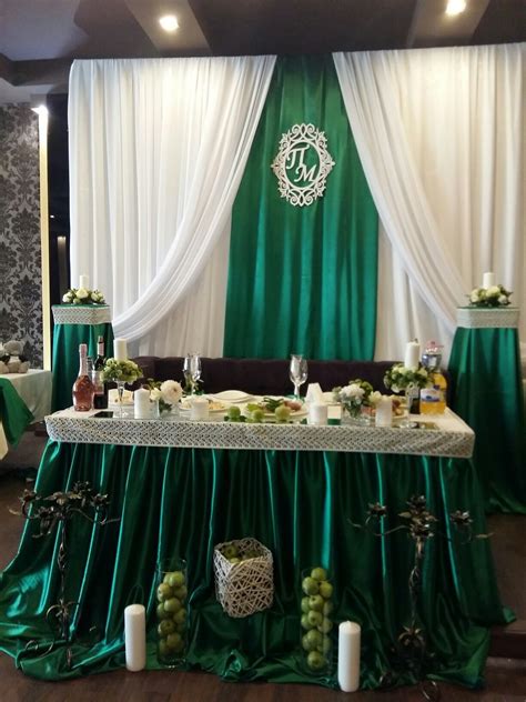 Pin By Eventsbyjulio On яблочная свадьба Emerald Green Weddings