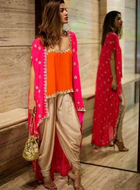 55 Indian Wedding Guest Outfit Ideas What To Wear To Indian Wedding Bling Sparkle