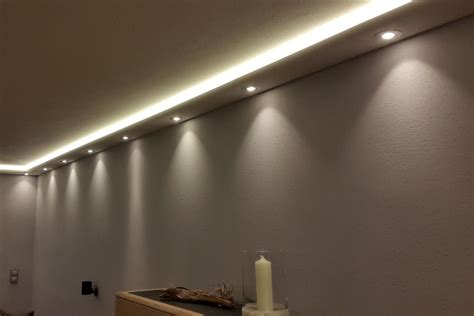 Moderne wohnzimmer ideen und design. Stuckleiste für indirekte Beleuchtung Wand und Decke „WDKL ...