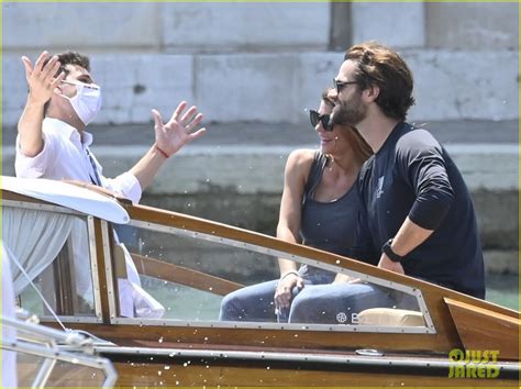 Jared Padalecki And Wife Genevieve Go For Boat Ride Through The Venice Canals Photo 4592516