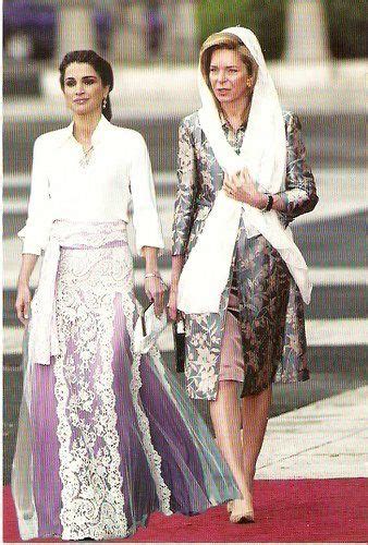 Queen Rania And Queen Noor Of Jordan Queen Noor Queen Rania Royal Fashion