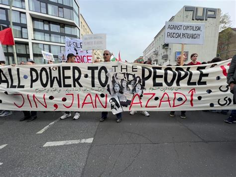 روز جهانی کارگر در برلین؛ صلح‌آمیزترین تظاهرات در ۳۵ سال گذشته Amal Berlin