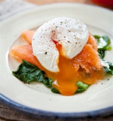 This scrambled aggs and smoked salmon breakfast tastes simply delicious and is sure to impress your guests. Protein power: Poached egg & salmon for breakfast | Daily ...
